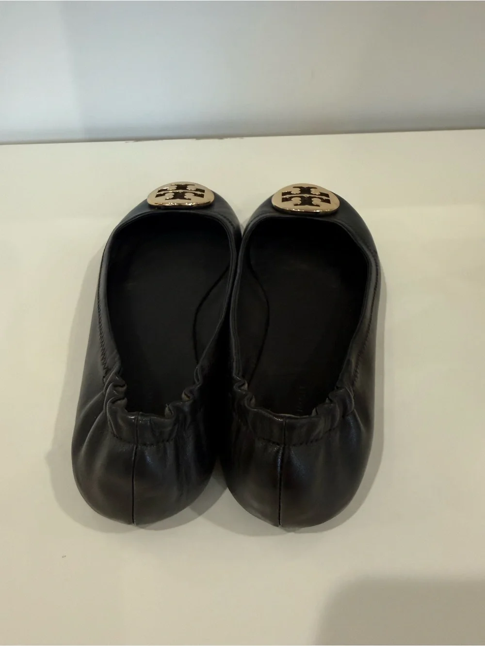 Tory Burch Black Leather Minnie Travel Ballet Flat with Logo Medallion size 8